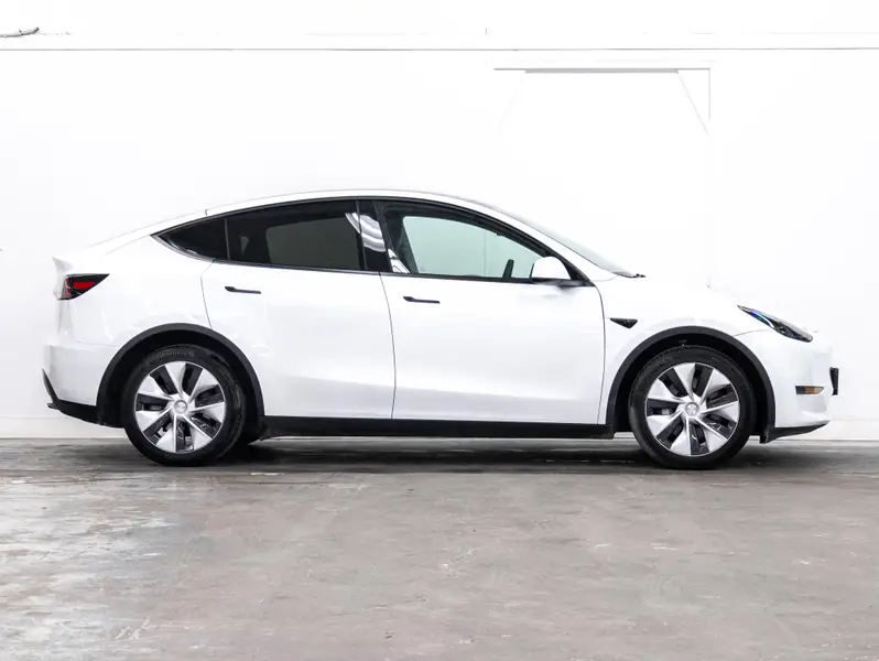 2023 Tesla Model Y64385637294339121