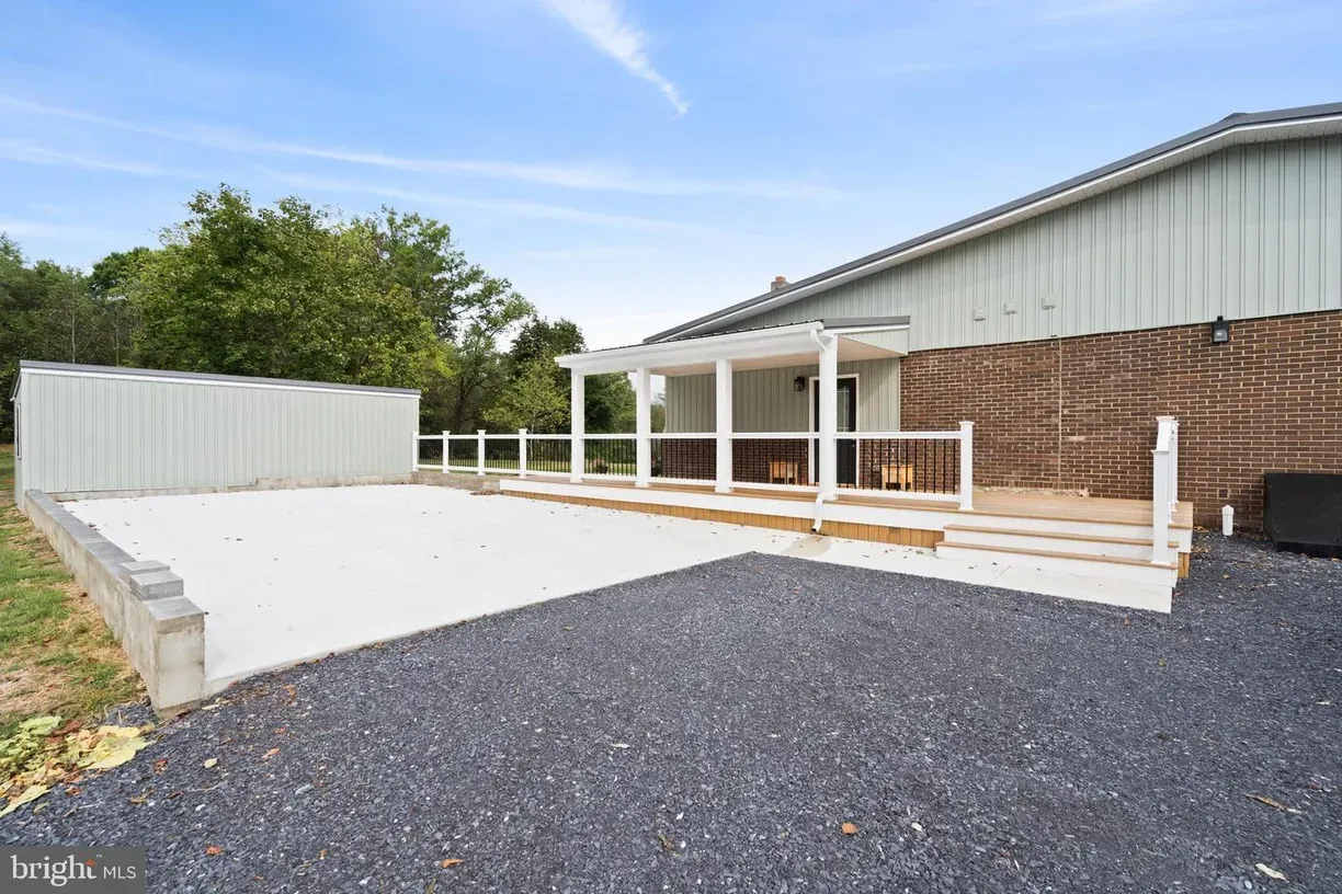 30 April Ln HEDGESVILLE, WV 25427