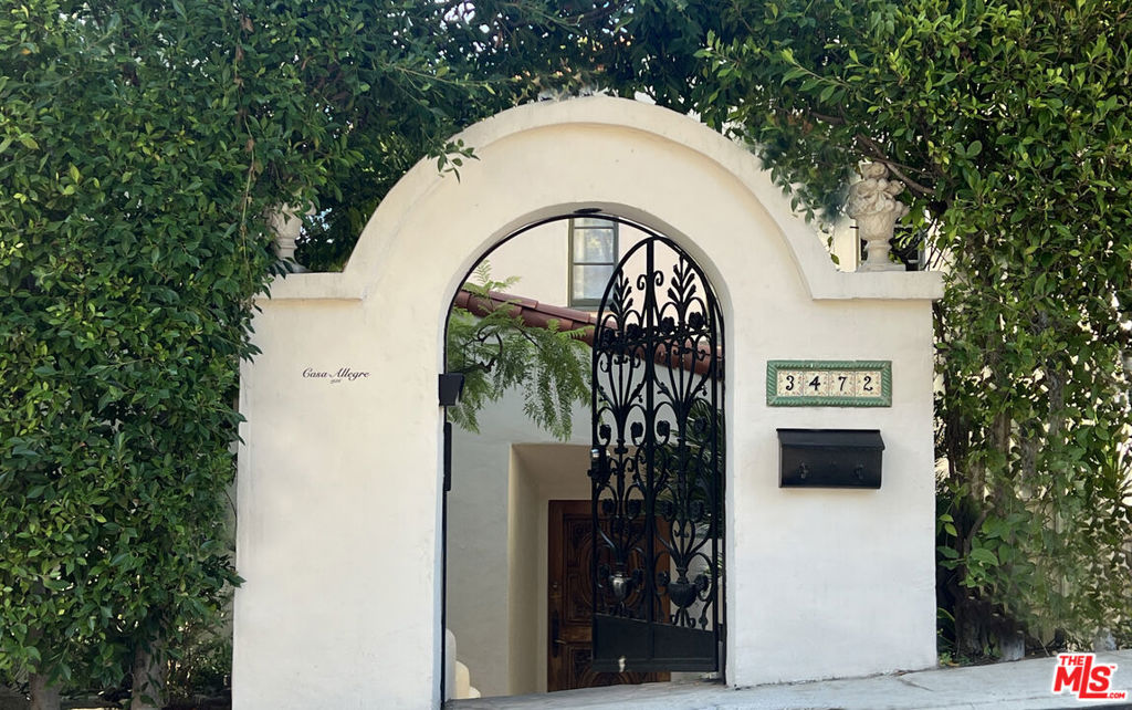 3472 Oak Glen Drive, Los Angeles CA, 9006864129898723073121