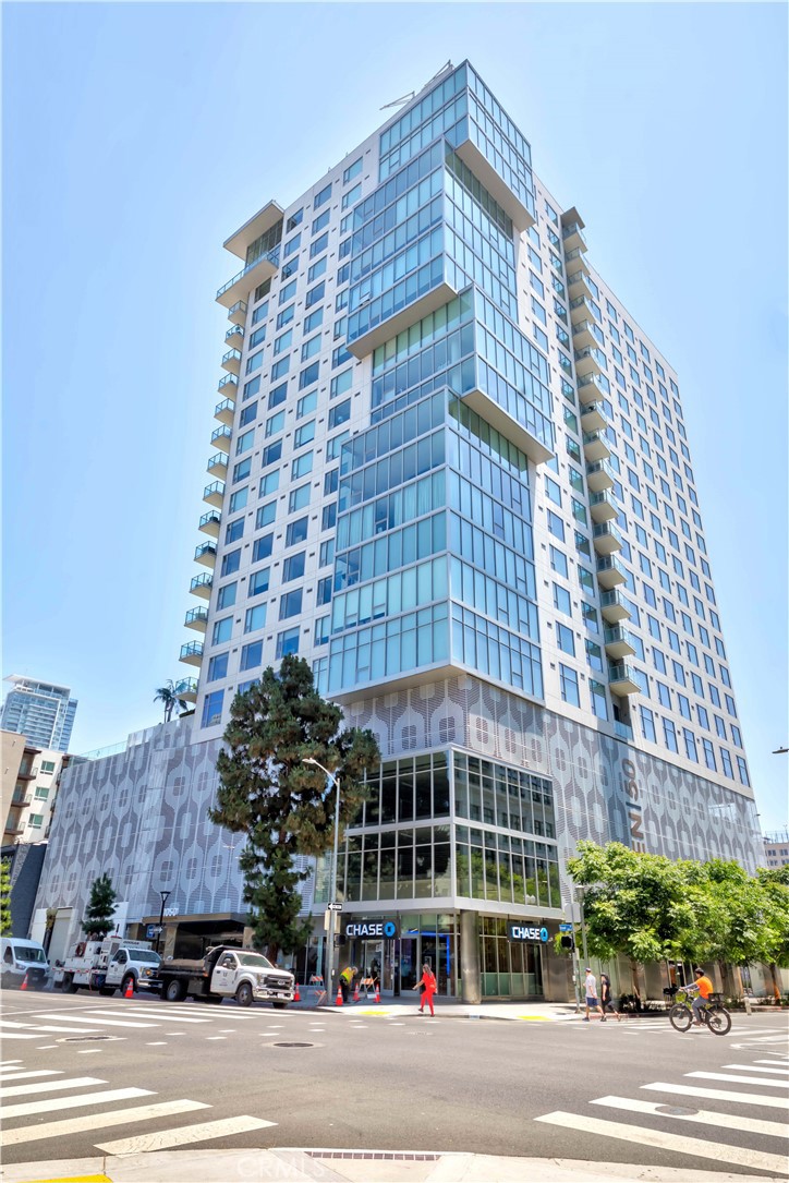 1050 S Grand Avenue 1505, Los Angeles CA, 9001563657746050689120