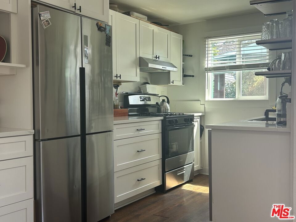 701 Navy Street Santa Monica CA, 9040563813500337793121