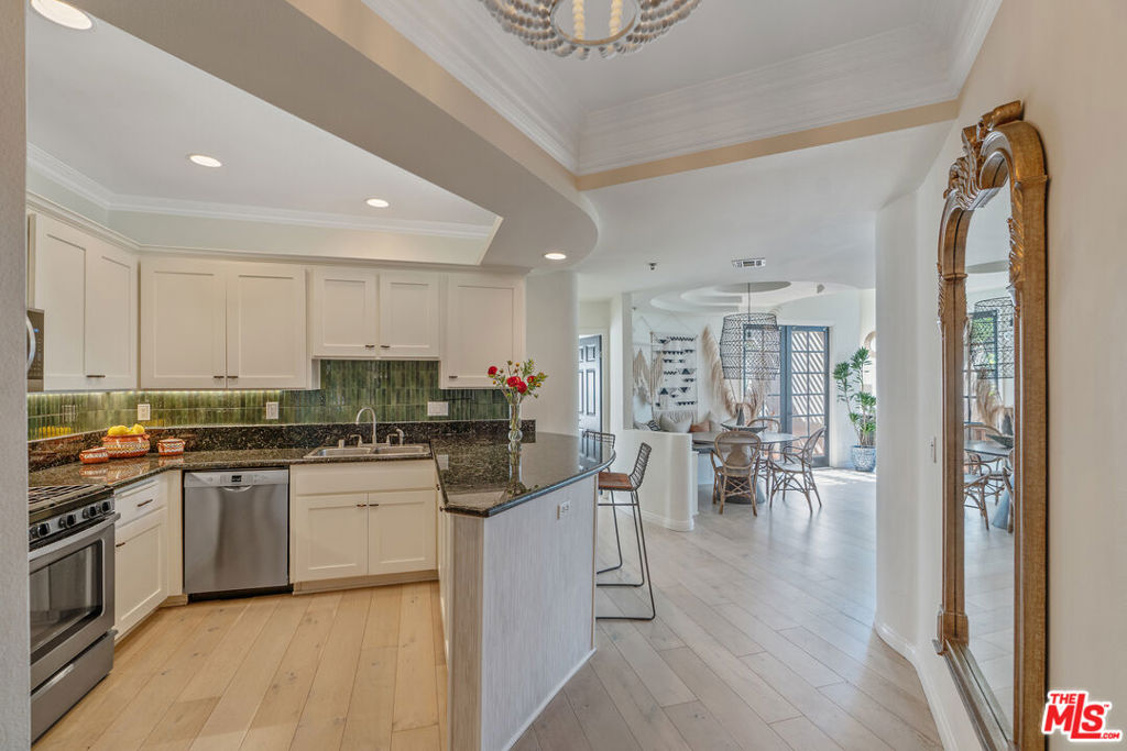 12603 Moorpark Street 304, Studio City CA, 9160463658998172675122