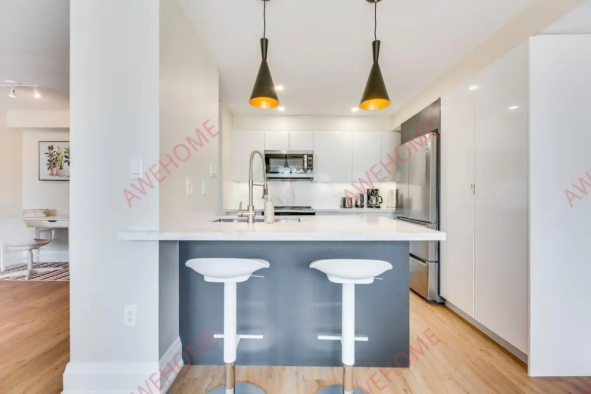 Bay and College Grand Suite63746534111617122