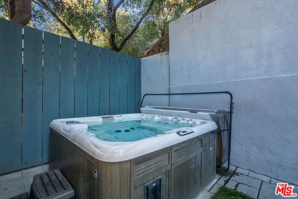 8590 Wonderland Avenue, Los Angeles CA, 9004663702851599361121