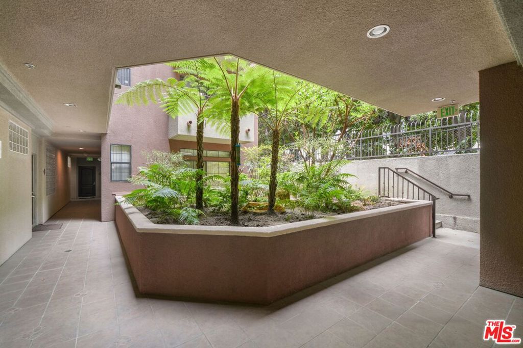 10275 Missouri Avenue 303 Los Angeles CA, 9002564100984812675120