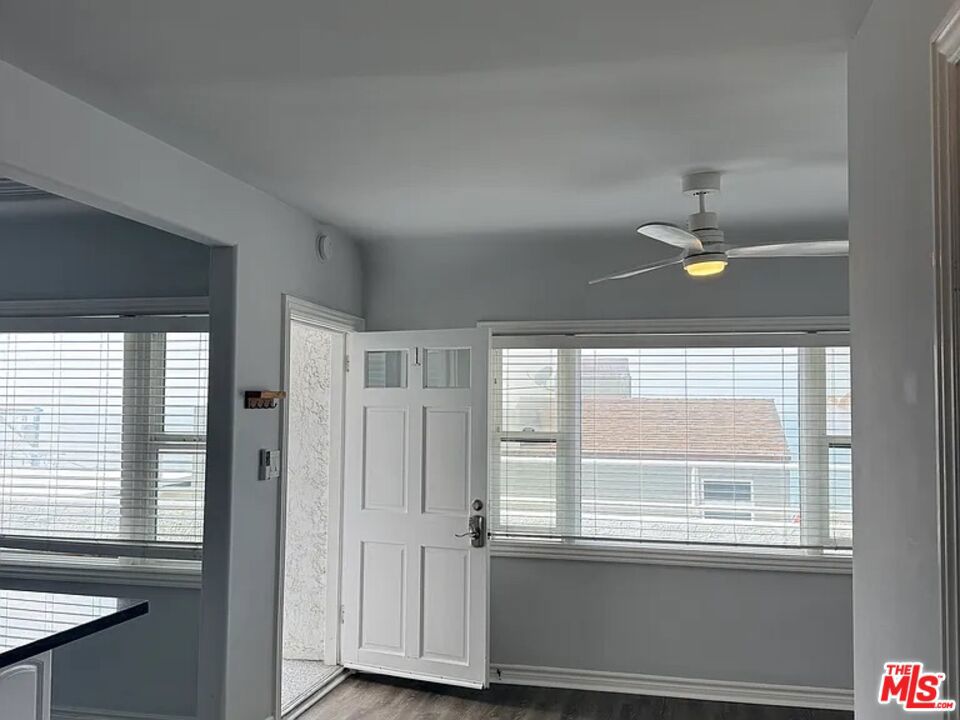 230 40th Street A Manhattan Beach CA, 9026664086819416707122