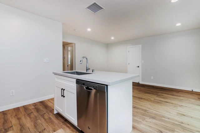1282 West 29th Street63459031429379121