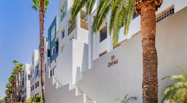 Avalon Woodland Hills63590425313795122