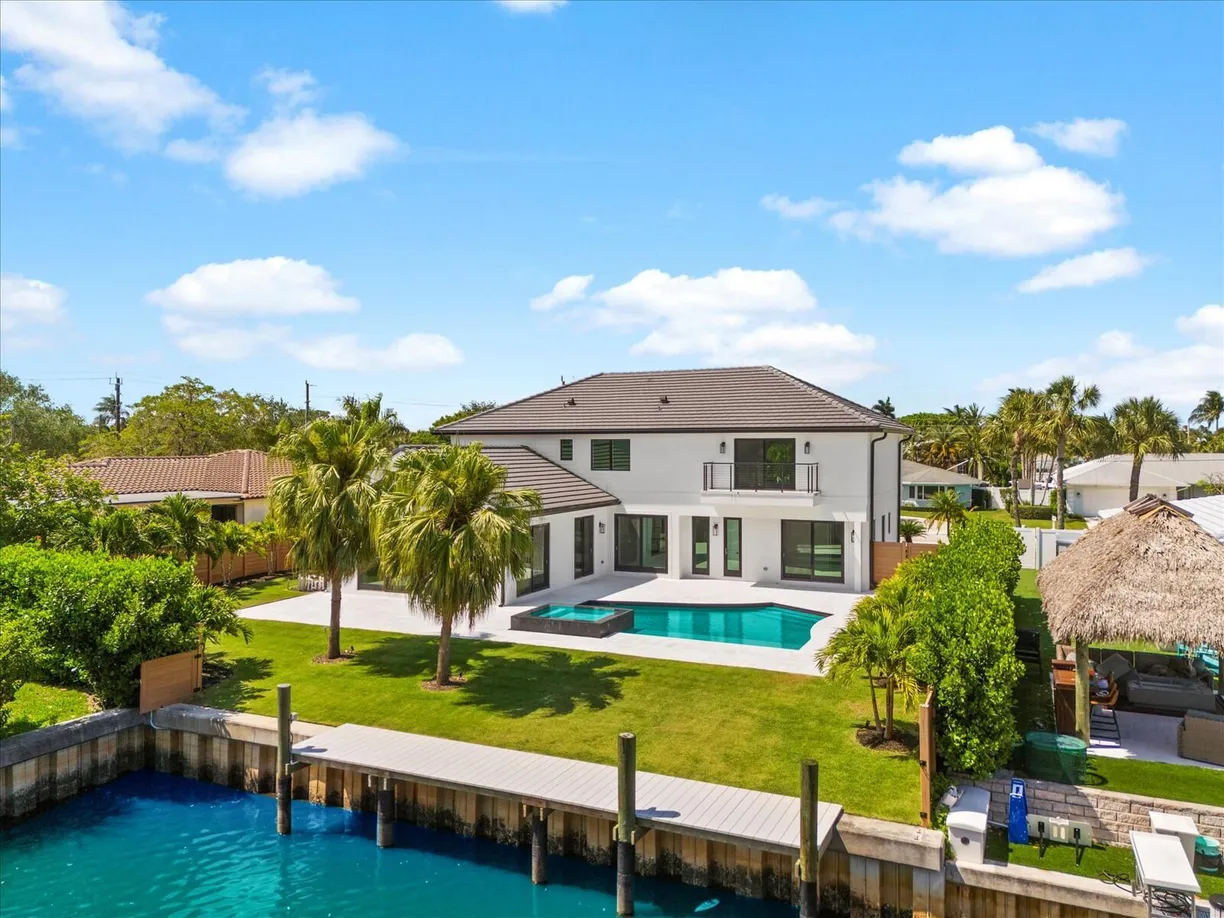 8 Leeward Circle