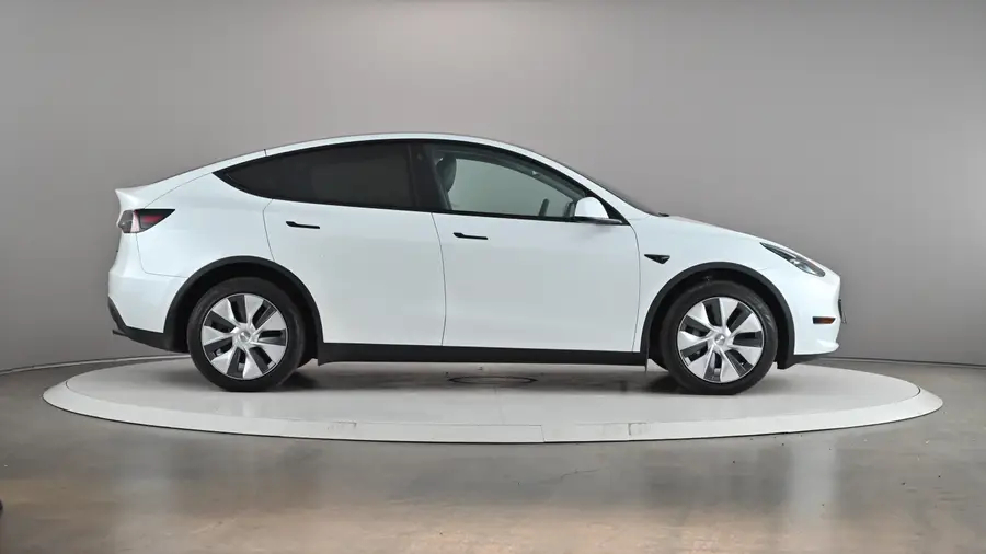 2023 Tesla Model Y64389456611073123