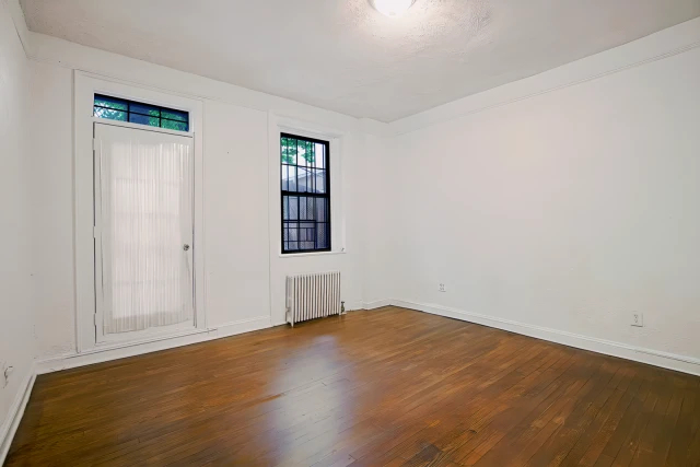 28 Greenwich Avenue63659594745217121