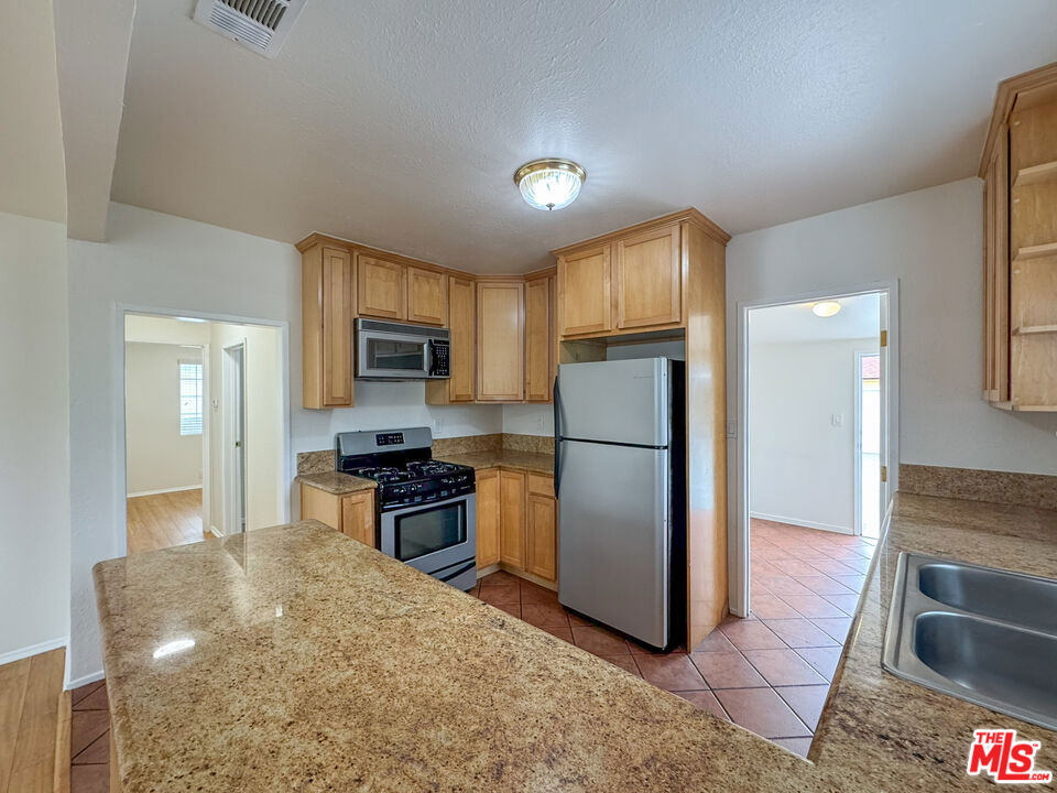 4459 W 136th Street Hawthorne CA, 9025063868095507203121
