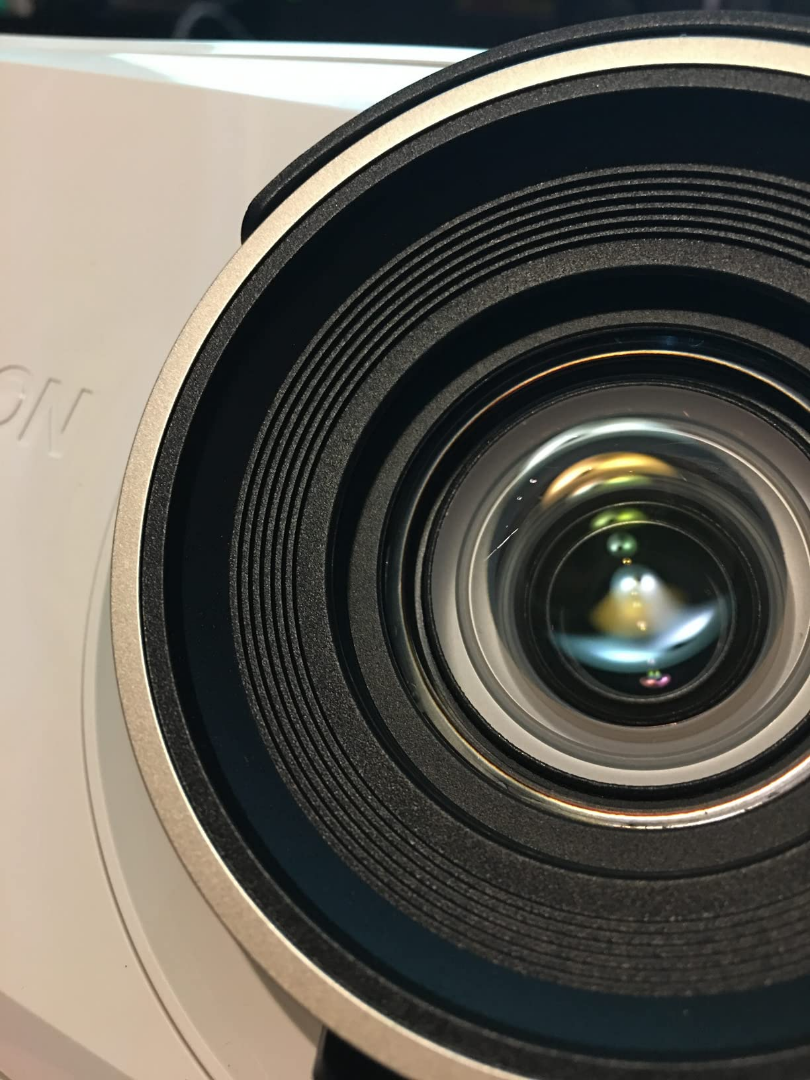 (Original $1649) Proyector Epson Home Cinema 3800 4K PRO-UHD de 3 chips con HDR, reacondicionado63203156952321121