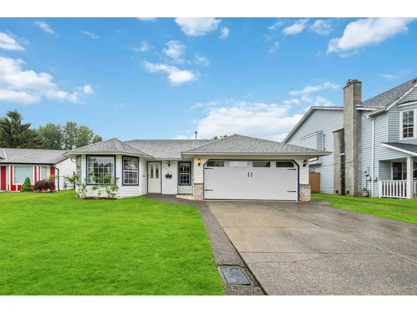 2717 Dehavilland Court, Abbotsford, BC