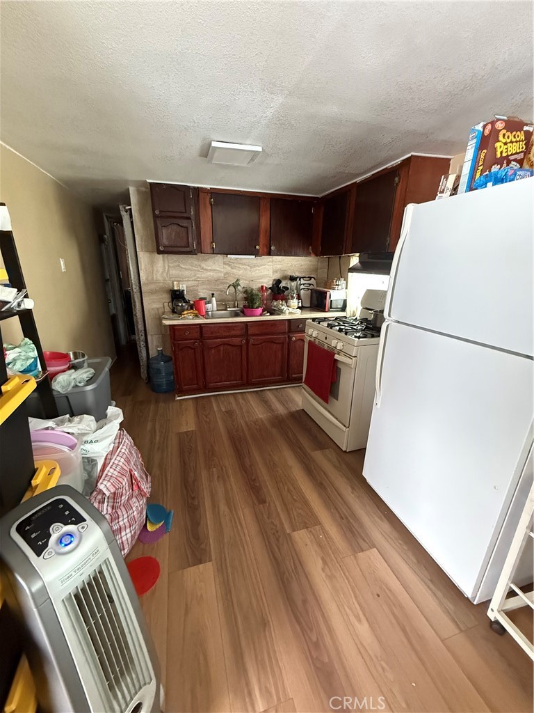 1850 W Orangethorpe Fullerton CA, 9283364023765779457120