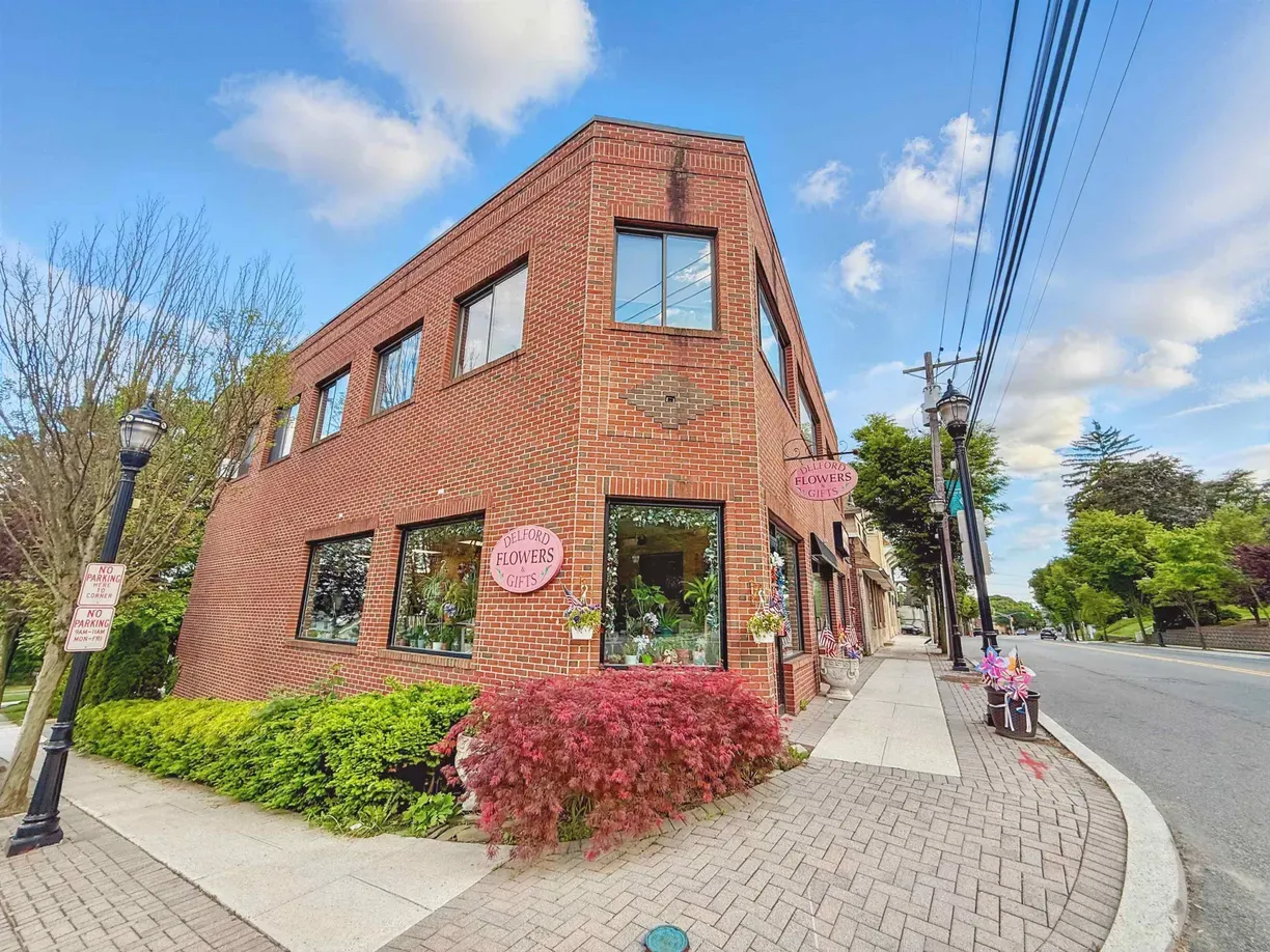 854 KINDERKAMACK RD River Edge, NJ 07661