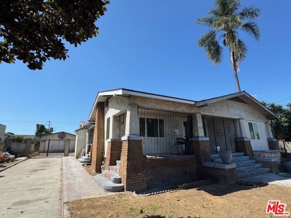 1526 W 105th Street, Los Angeles CA, 9004763590940506627120