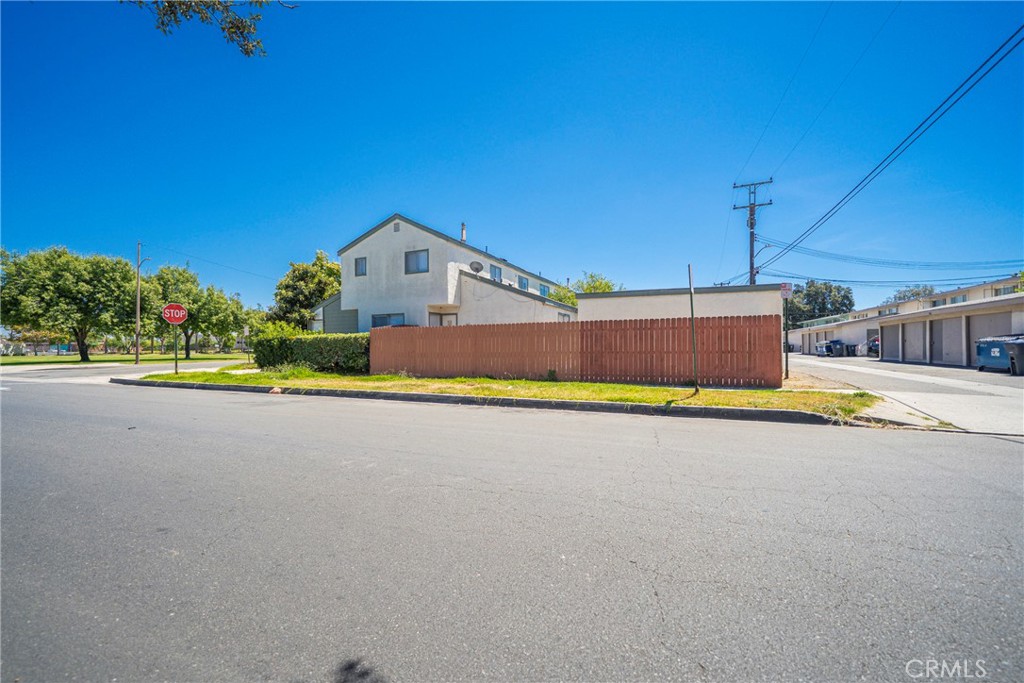 $3,600/mes 2702 S Shelton Street C Santa Ana CA, 9270764098630931841120