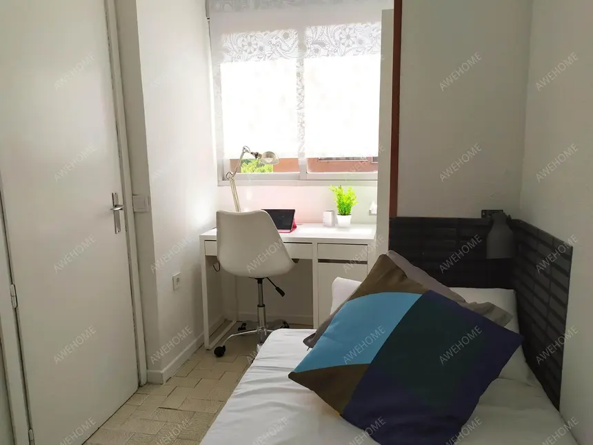 Habitación doble con baño privado en Puerta del Angel