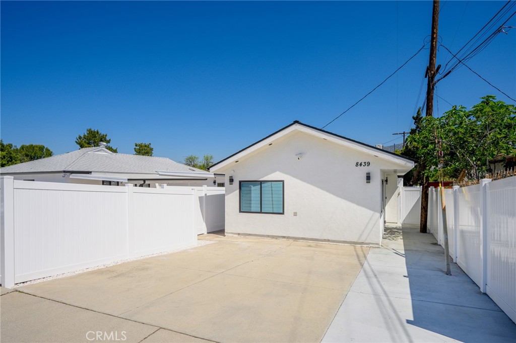 $3,250/month 8439 Apperson Street Sunland CA, 9104064068097454722120