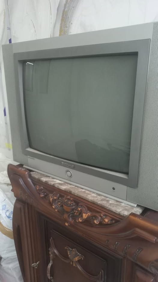 للبيع تليفزيون ناشيونال ٢١بوصه حاله جيده السعر ١٠٠٠جنيه