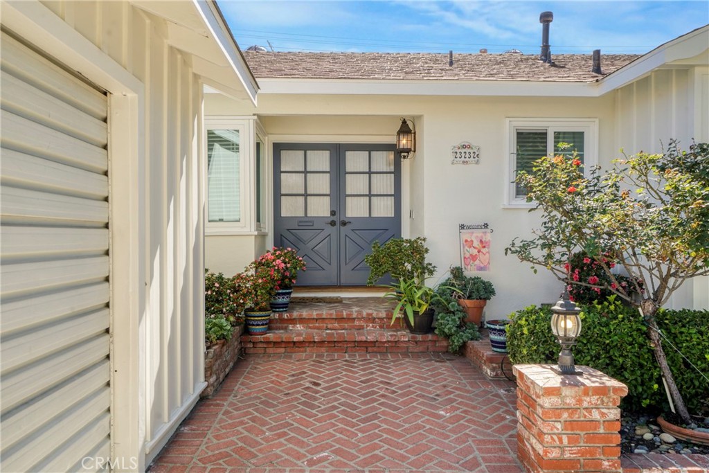 23232 Hartland, West Hills CA, 9130764129954857218122