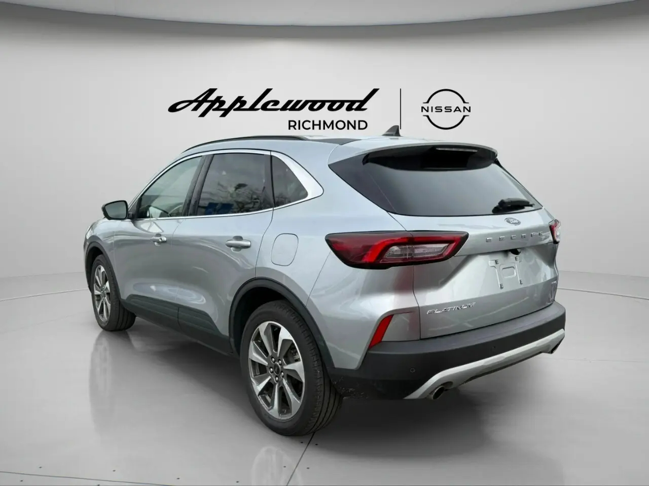 2023 Ford® Escape Platinum AWD • 53,997 kilómetros64121180061058121
