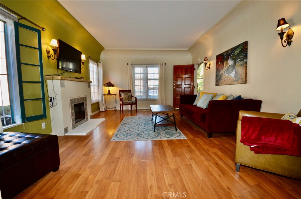 311 S Cloverdale Avenue Los Angeles CA, 9003664112455679234121