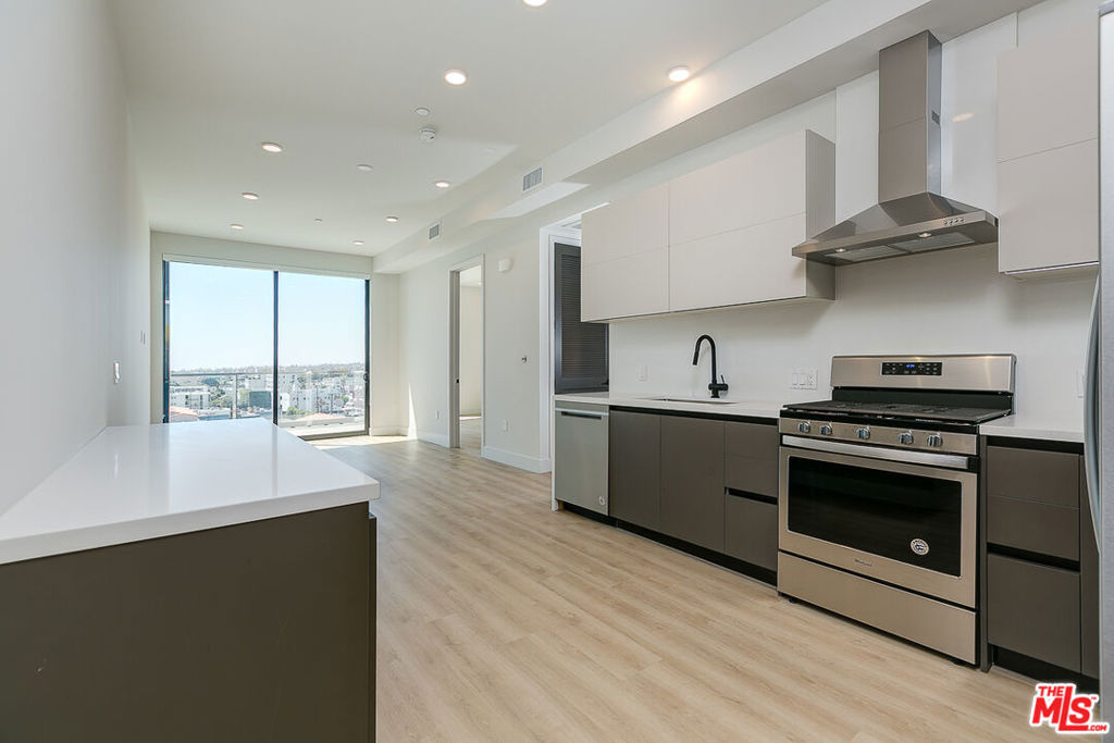 3833 Dunn PH2 Culver City CA, 9023264130273142657120