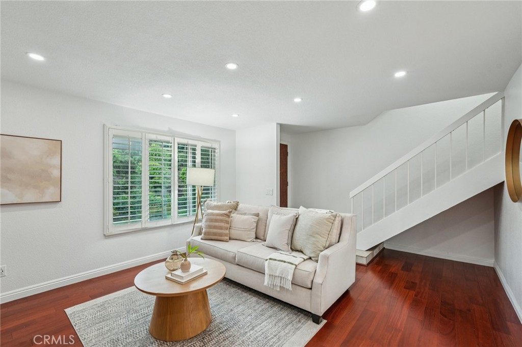 1287 Whisperglen San Dimas CA, 9177364091039170433120