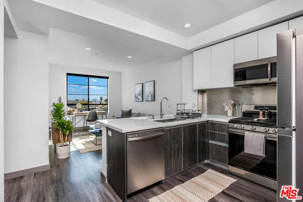 3617 Venice Boulevard Los Angeles CA, 9001964110325660673120
