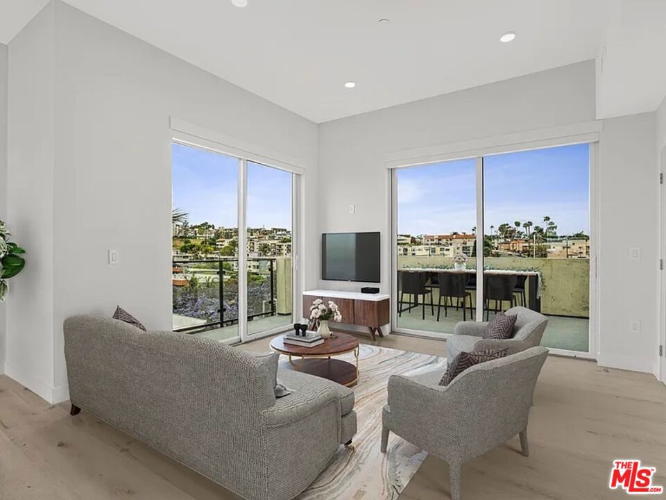 3308 Mentone Avenue A5 Los Angeles CA, 9003464097537876739121
