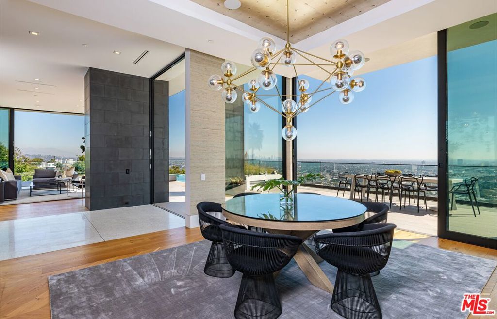 8366 SUNSET VIEW Drive Los Ángeles CA, 9006963866595507969121