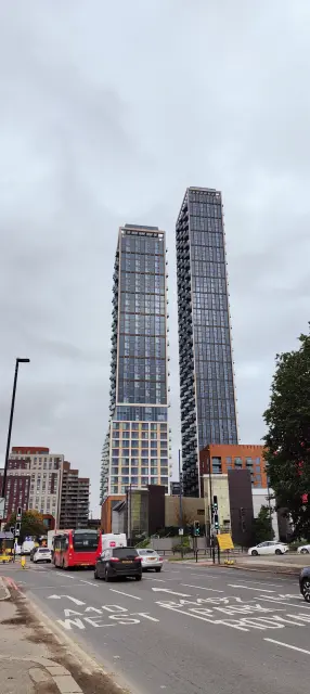 Entire Place·2B2B·2306··Icon Tower, One West Point 8 Portal Way Entire Place·2B2B·2306··Icon Tower, One West Point 8 Portal Way, London