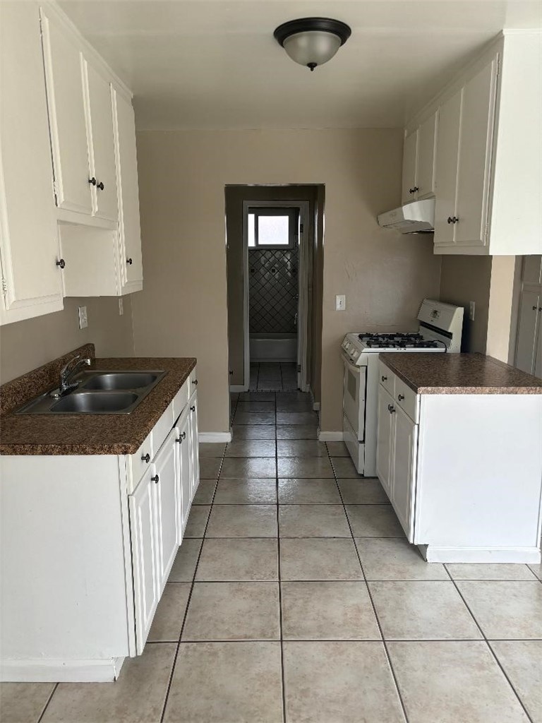 $2,085/month 650 N Third Avenue Upland CA, 9178664068012082946120
