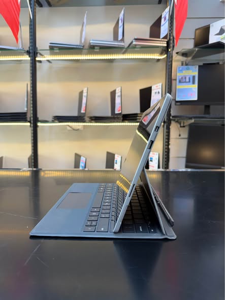 Surface Pro Excellent condition with Keyboard64994938403329123