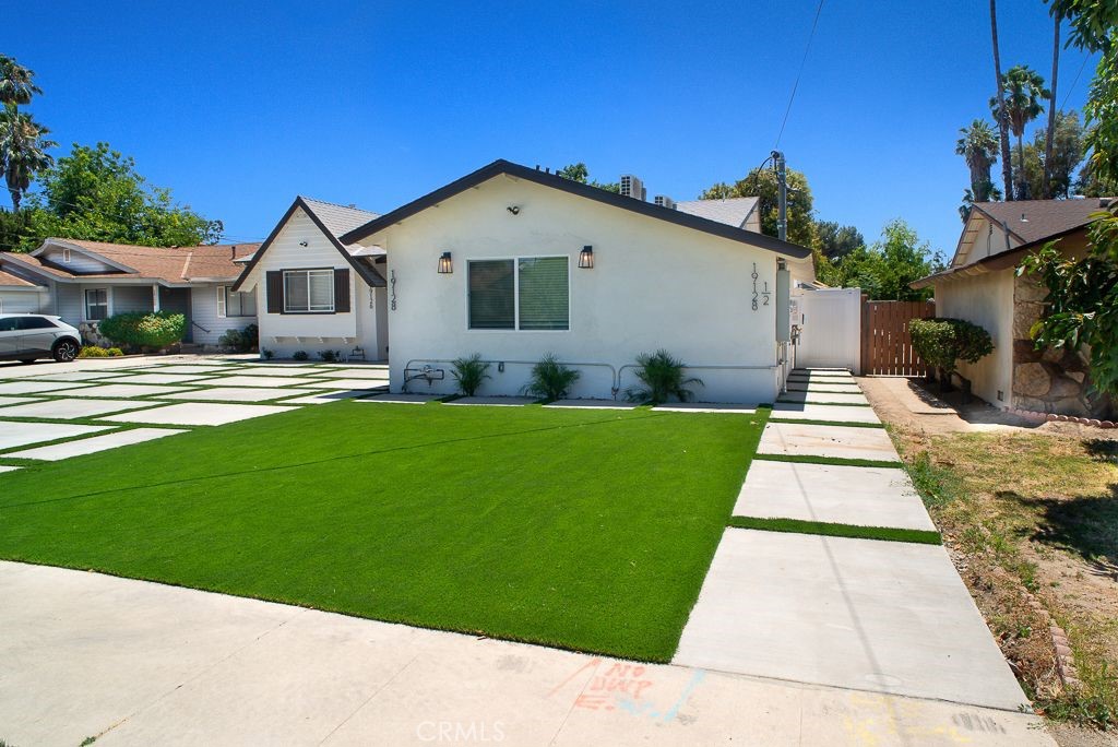 $1,900/month 19128 Stagg Street Reseda CA, 9133564098020099969120