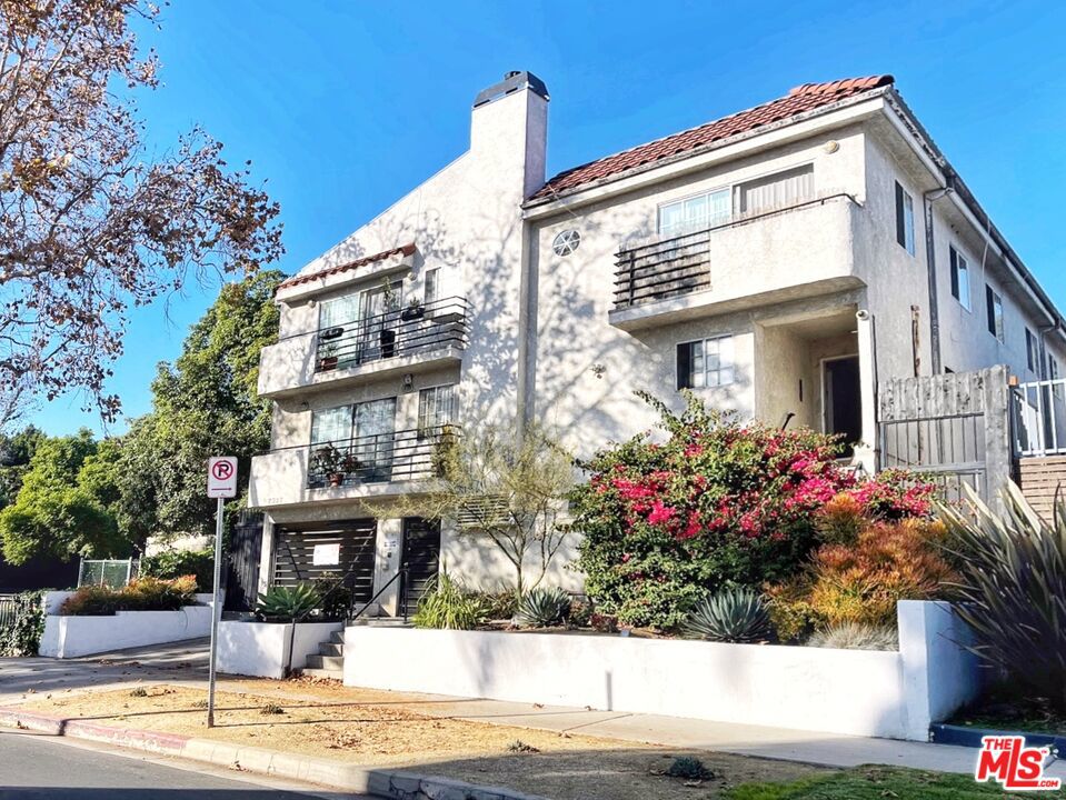 7327 Willoughby Avenue 3 Los Angeles CA, 9004664087120001539120