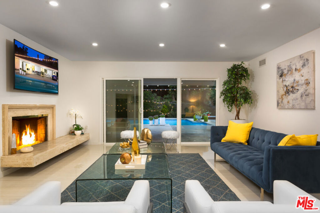 774 N Kenter Avenue Los Angeles CA, 9004963868204713987120