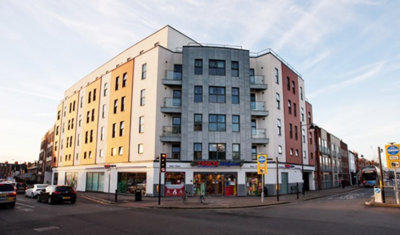 Crown House  64959233102209122