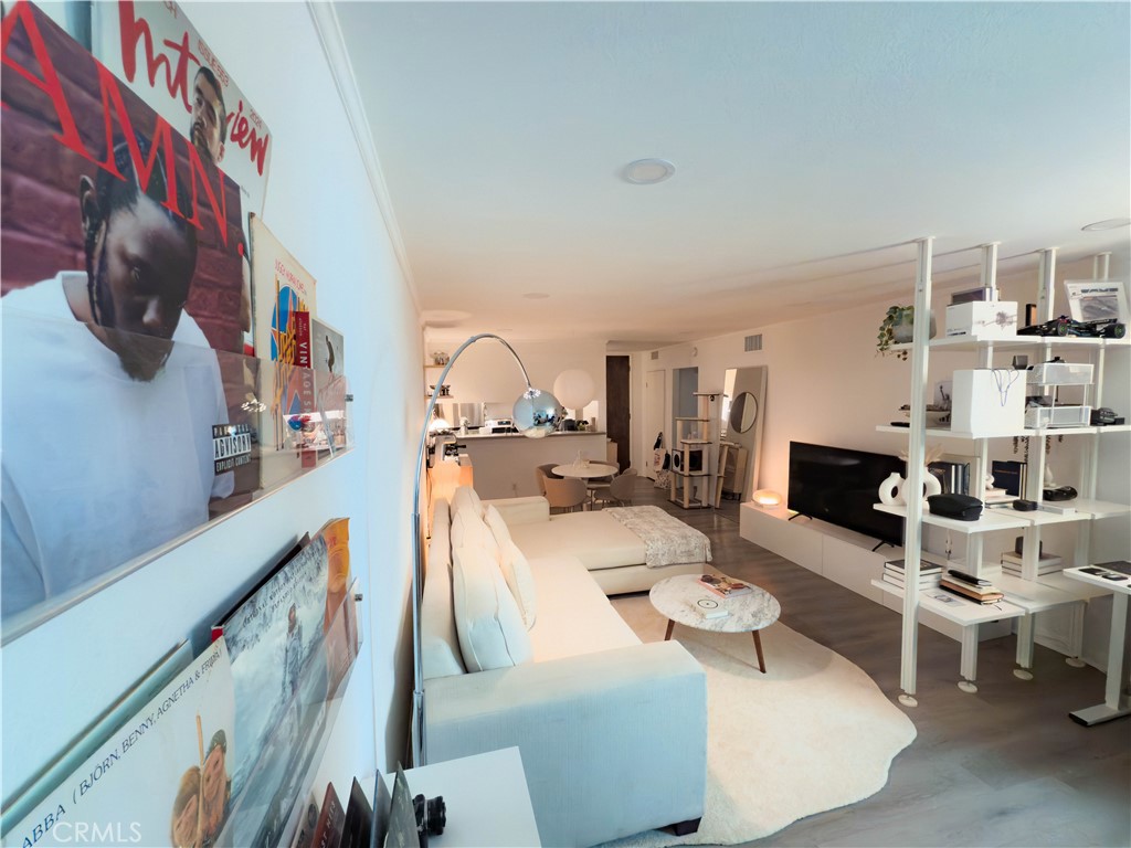 532 N Rossmore Avenue 102 Los Angeles CA, 9000464099967636355121