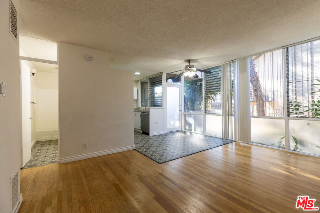 3330 S Sepulveda Boulevard 1 Los Angeles CA, 9003464108330680450121