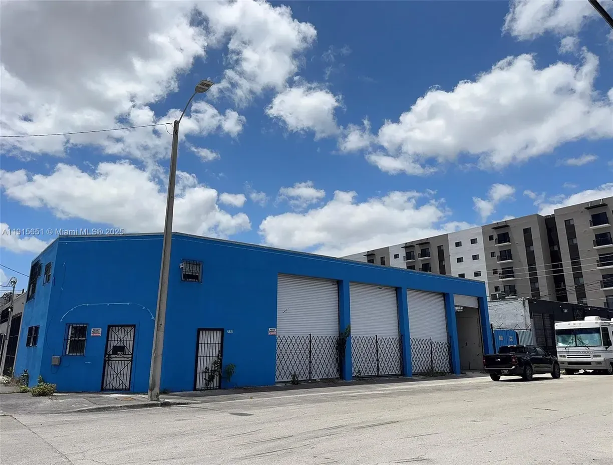 750 NW 24th St Miami, FL 33127