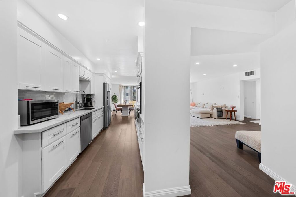 11970 Montana Avenue 207, Los Angeles CA, 9004963621226167937121
