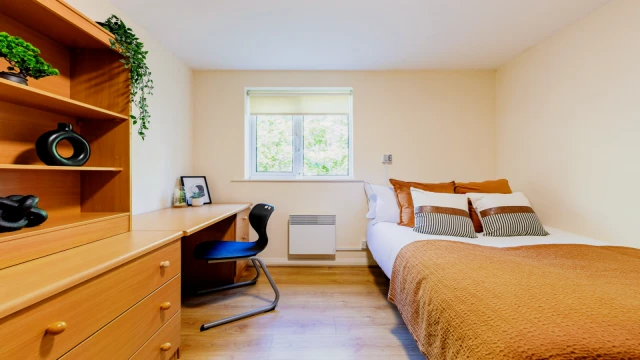 Bronze 2 Bed Apartment Dwell Weston Court, Manchester