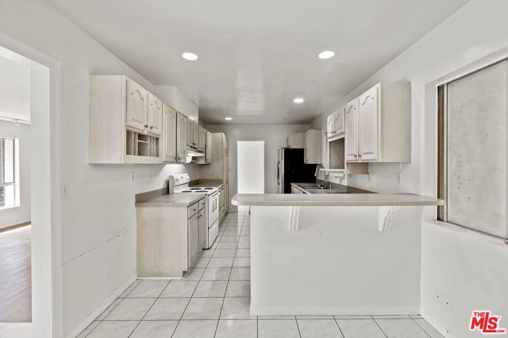 1033 6TH Street 110B Santa Monica CA, 9040364131915848577120