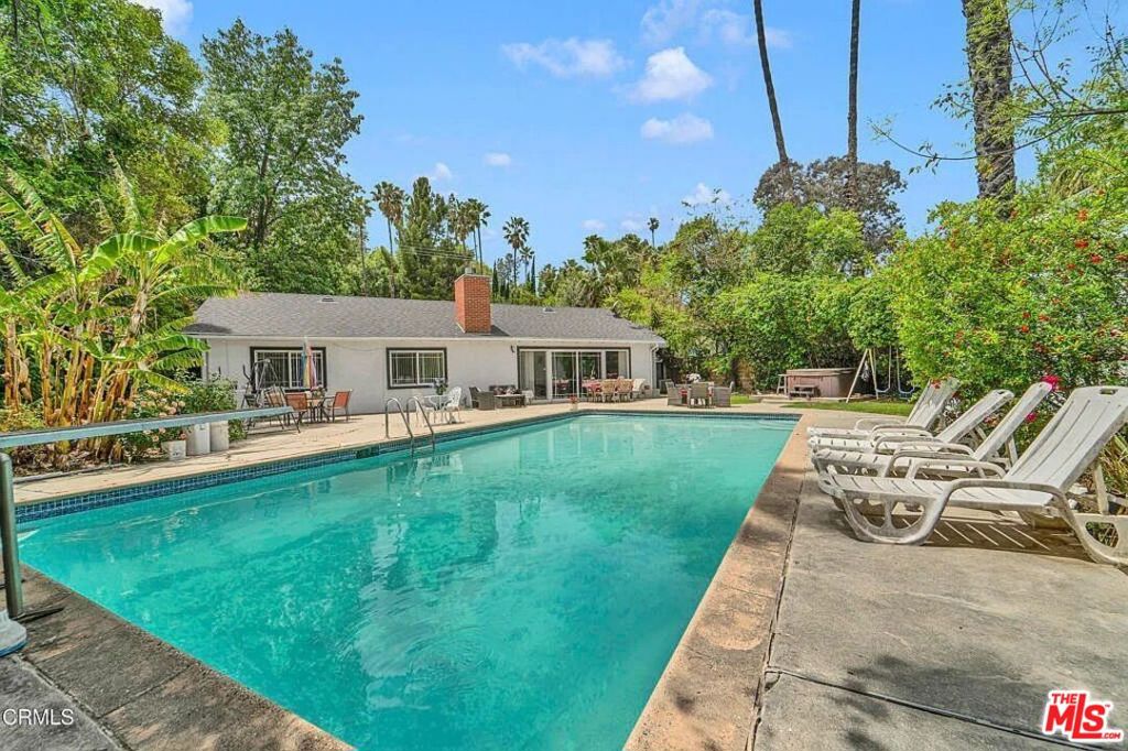 5604 Valley Circle Boulevard Woodland Hills CA, 9136764112569432707120