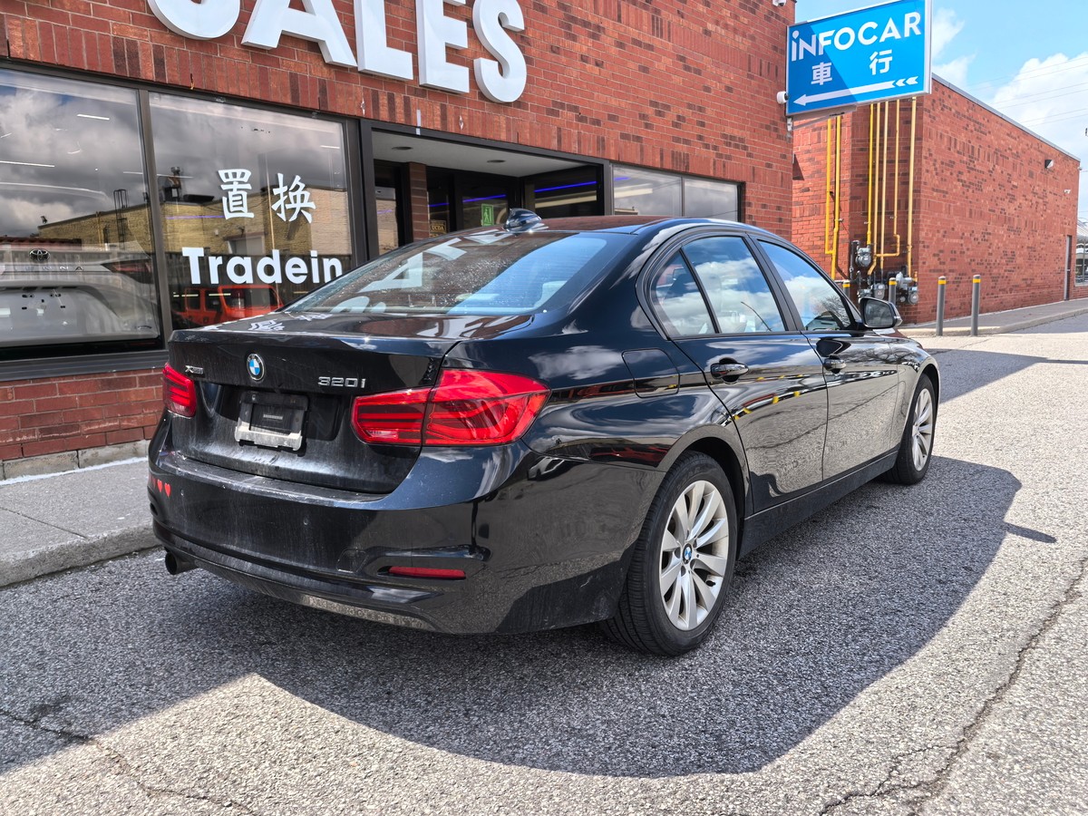 2017 BMW 3-Series 320i xDrive64158154365697121
