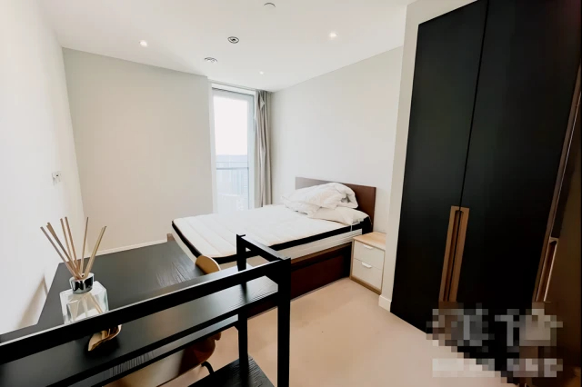 HL-251 Southwark Bridge Road64142363947777125