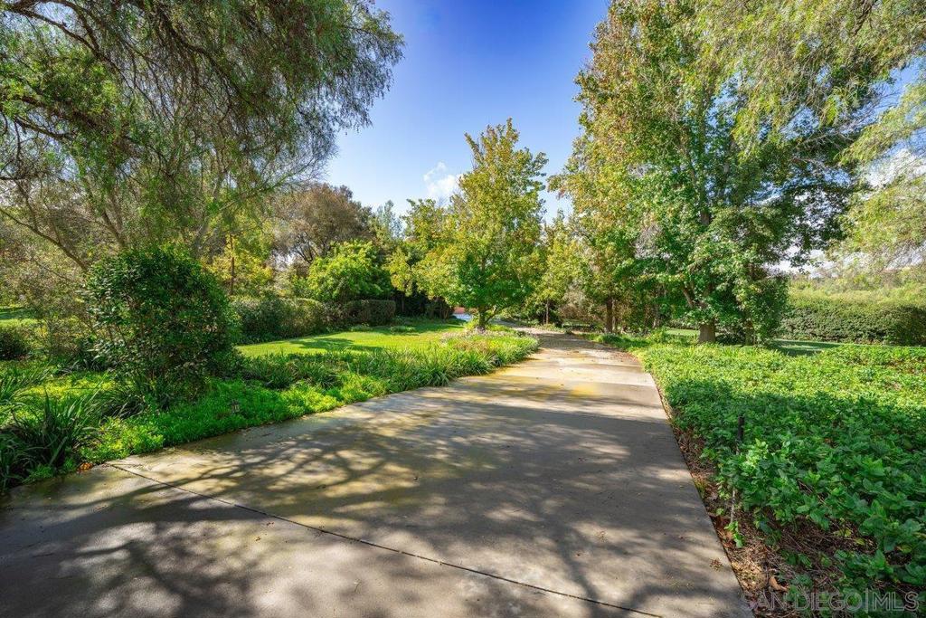 11 Country Glen Rd Fallbrook CA, 9202864139997454210121